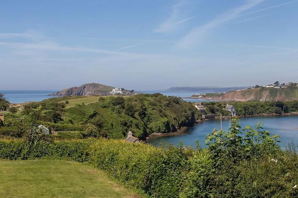 Butter Bay At White Horses, Bantham, South Devon With Glorious Estuary Views Apartment